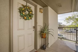 Photo #4: 21210562 Listing