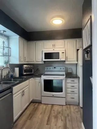 Photo #5: 21210845 Listing 