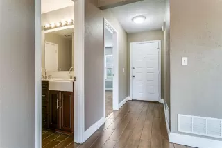 Photo #4: 21214730 Listing