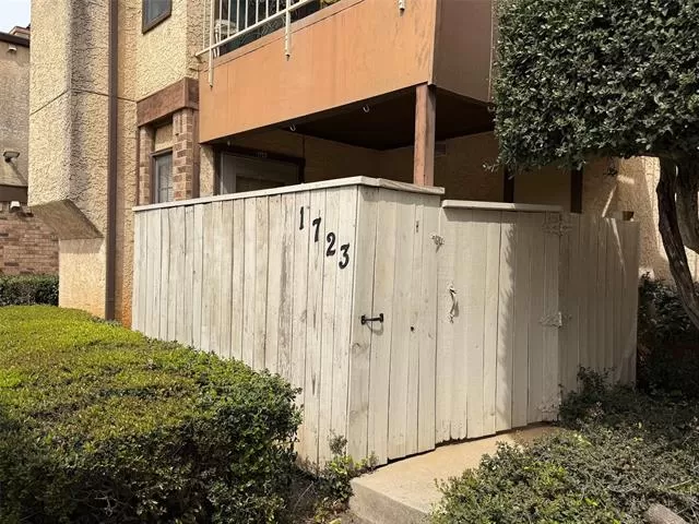 MLS: 21217152 Condo For Sale