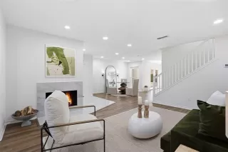 Photo #3: 21217881 Listing