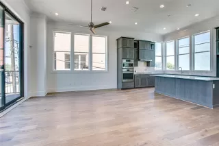 Photo #6: 21218607 Listing