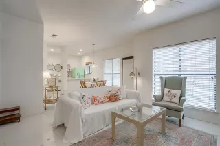 Photo #2: 21219912 Listing