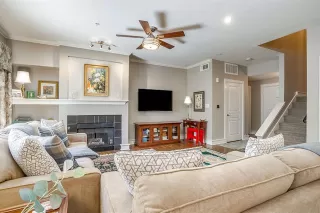 Photo #5: 21220802 Listing 
