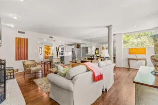 Photo #4: 21224695 Listing