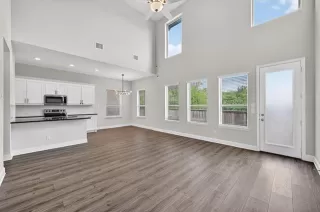 Photo #4: 21229506 Listing