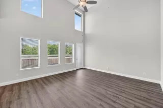 Photo #6: 21229506 Listing