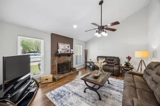 Photo #4: 21231420 Listing