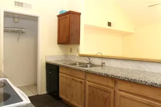 Photo #5: 21231901 Listing 