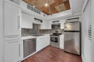 Photo #5: 21233429 Listing