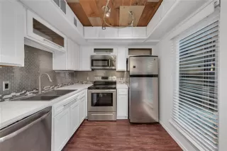 Photo #6: 21233429 Listing