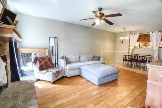 Photo #2: 21236976 Listing 