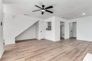 Photo #4: 21239613 Listing