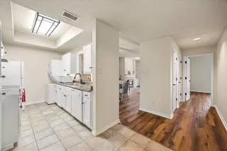 Photo #6: 21240774 Listing 