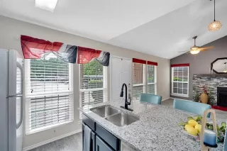 Photo #2: 21241861 Listing 