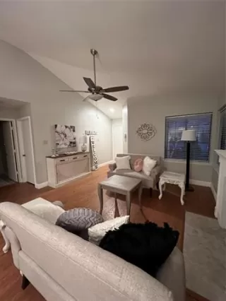 Photo #5: 21243432 Listing 