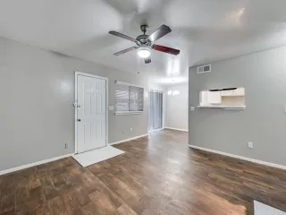 Photo #3: 21243890 Listing 