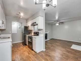 Photo #6: 21243890 Listing 