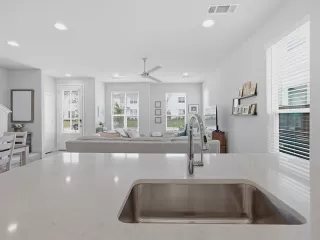 Photo #4: 21244365 Listing