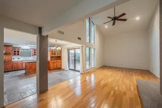 Photo #5: 21246003 Listing 