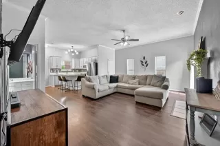 Photo #5: 21255619 Listing 