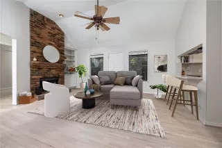 Photo #2: 21256585 Listing 