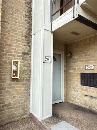 Photo #3: 21259696 Listing