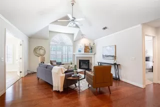 Photo #5: 21263859 Listing