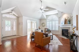 Photo #6: 21263859 Listing