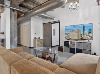 Photo #4: 21268445 Listing