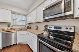 Photo #5: 21270803 Listing