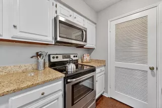 Photo #6: 21270803 Listing