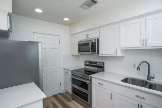 Photo #2: 21277633 Listing 