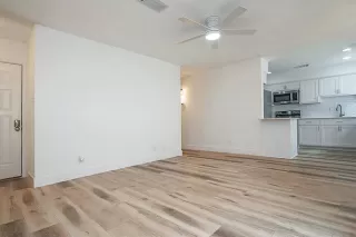 Photo #5: 21277633 Listing 