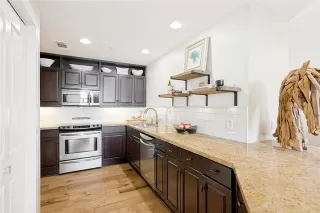 Photo #6: 21277880 Listing