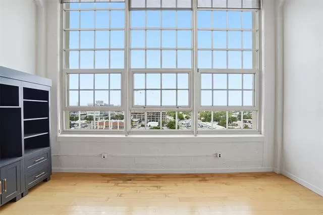 MLS: 21277948 Condo For Sale