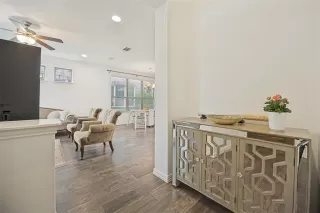 Photo #3: 21281477 Listing