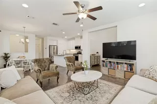 Photo #5: 21281477 Listing