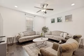 Photo #6: 21281477 Listing