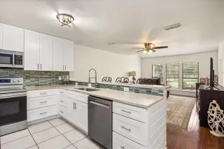 Photo #6: 21283750 Listing 