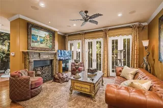 Photo #5: 21284536 Listing