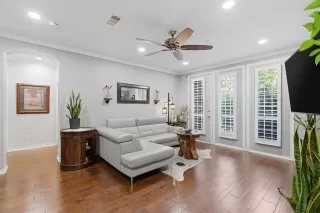 Photo #5: 21293305 Listing