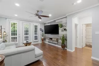 Photo #6: 21293305 Listing