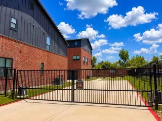 Photo #3: 21294488 Listing