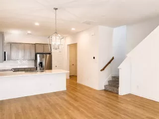 Photo #5: 21294488 Listing