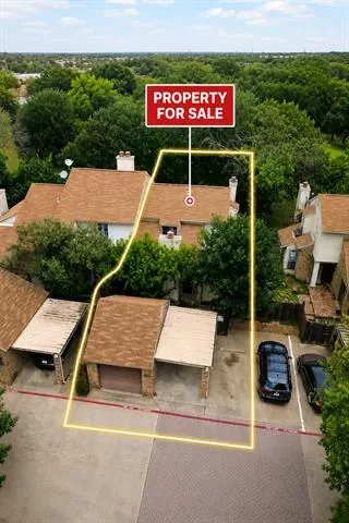 Browse active condo listings in WOODHAVEN
