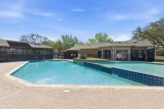 Photo #2: 21296403 Listing 