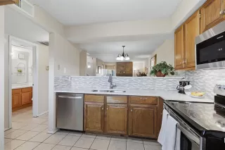 Photo #5: 21296403 Listing 