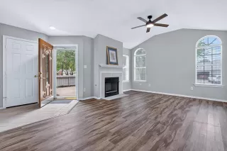 Photo #6: 21296731 Listing