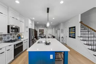 Photo #5: 21298788 Listing